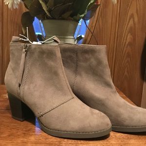 Old Navy Gray Ankle Boots, Size 9